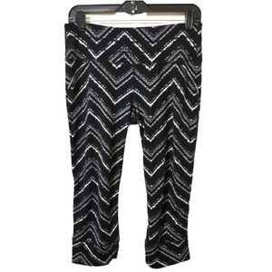 Athleta Zig-Zag Relay Capri - Black/White - Sz M